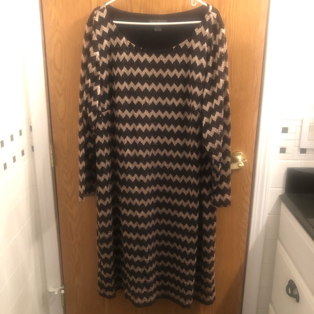 Jessica Howard Black and Gold Shift Dress 24 W